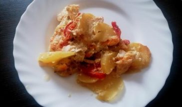 Рецепт: Минтай в духовке — запечённый с томатами и картофелем