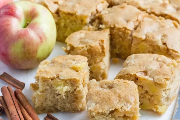 Сладости осени на вашей тарелке: как приготовить бисквит с яблоками