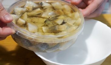 Масло от пресервов не выливаю, а использую для приготовления салатов. Все соседи стали повторять за мной