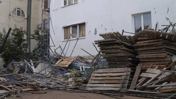 Один человек пострадал при обрушении строительных лесов в Севастополе