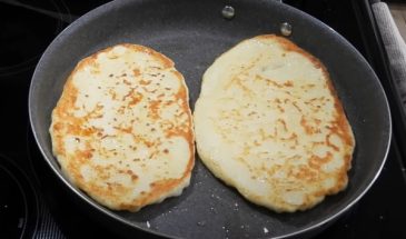 Беру 200 г творога и немного кефира. Самый вкусный завтрак на большую семью