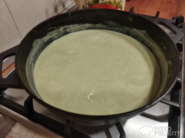 Рецепт: Зеленый суп-пюре из замороженного горошка - со сливками, сыром