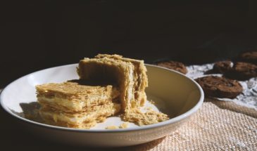 Это будет лучший Наполеон в вашей жизни: классический рецепт культового торта к празднику