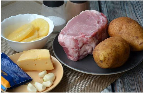 Свинина по-французски с картофелем и сыром в духовке