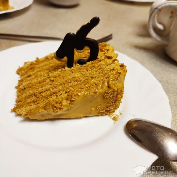 Рецепт: Торт "Медовик классический" - с карамельным кремом и шоколадно ягодным декором! ♥