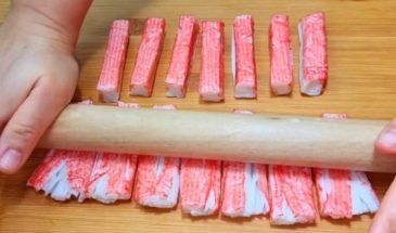 Салат с крабовыми палочками и томатами