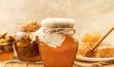 Все не вечно: технолог рассказала, сколько можно хранить натуральный мед
