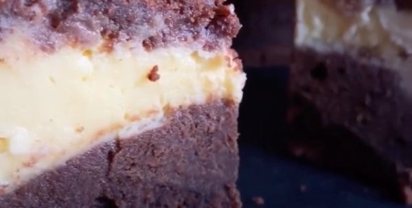 Мегашоколадный брауни с маскарпоне: пошаговый рецепт невероятного десерта (видео)