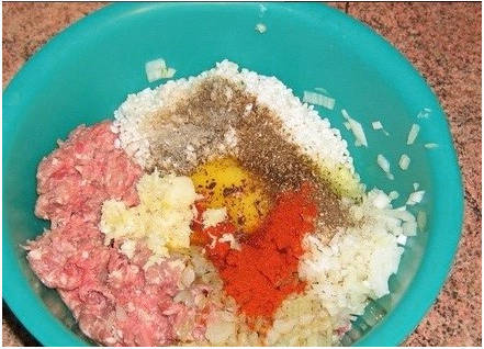 Ежики из фарша с рисом на сковороде с подливкой