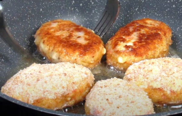 Этот ингредиент не только для салатов. Растрёпки из крабовых палочек с сыром: готовлю на обед, ужин или перекус