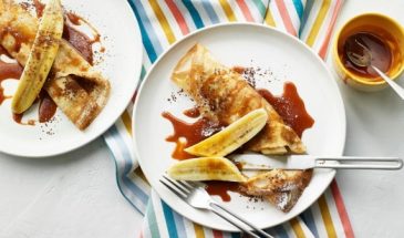 Это сплошной восторг: рецепт блинов с бананом и карамелью на скорую руку