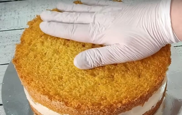 Нежный, быстрый и бюджетный. Знаменитый торт Мимоза: без сливок и желатина