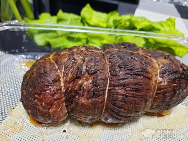 Рецепт: Ростбиф - Ро́стбиф (от англ. Roast beef — дословно «запечённая говядина»)