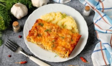 Фарш в духовке с сыром и сметаной