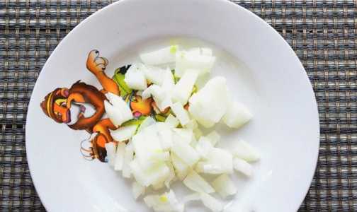 Классический салат Мимоза с рыбными консервами