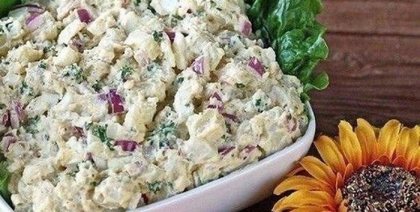 Картофельный салат с красным луком и петрушкой: рецепт постного блюда