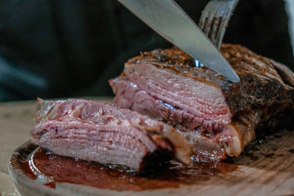 Мясо больше никогда не будет сухим: как правильно готовить свинину – сохраните этот рецепт