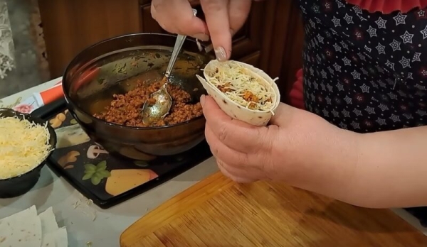 Намного проще, чем чебуреки. Вкуснятина из тонкого лаваша и мясной начинки