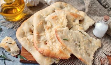 Фокачча с пармезаном и розмарином