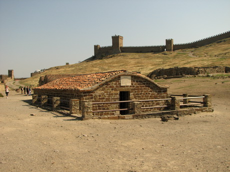 Судакская крепость, внутренние постройки