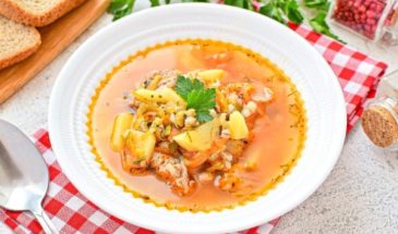 «Харчо» со свининой и солеными огурцами