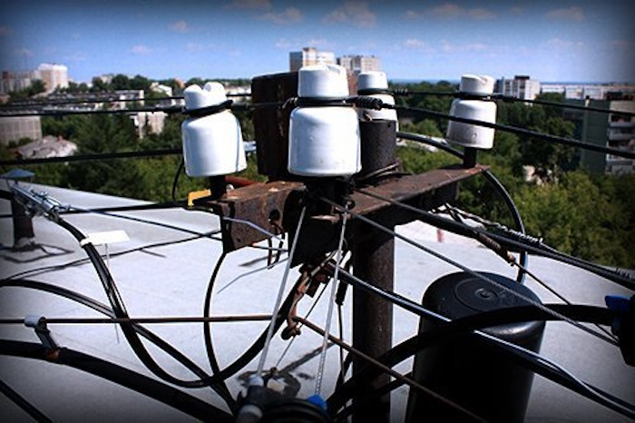 Уличная прокладка интернет-кабеля особенности и отличия от домашнего кабеля Уличная прокладка интернет-кабеля особенности и отличия от домашнего кабеля