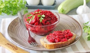 Кабачковая икра со свеклой