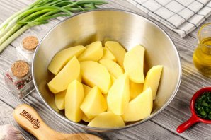 Картофельные дольки с сыром в духовке