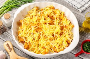 Картофельные дольки с сыром в духовке