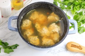 Клецки из куриного филе с луком