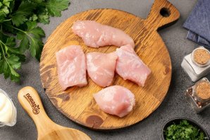 Курица с черносливом в духовке