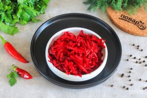 Маринованная капуста крупными кусками со свеклой