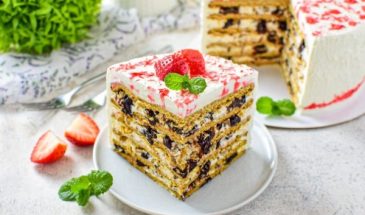 Медовик с черносливом и грецкими орехами