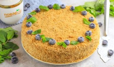 Медовик с вареной сгущенкой и сметаной