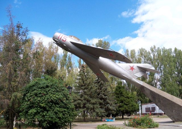 МИГ -15 в городе Армянске, северный Крым