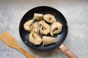 Минтай под маринадом из моркови и лука