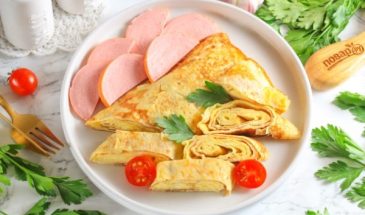 Омлет рулетом на сковороде