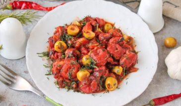 Осьминог в томатном соусе