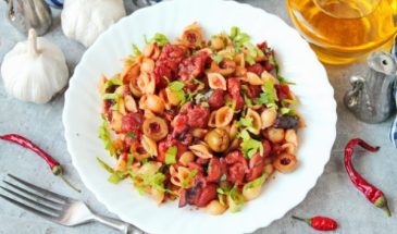 Паста с соусом из осминога