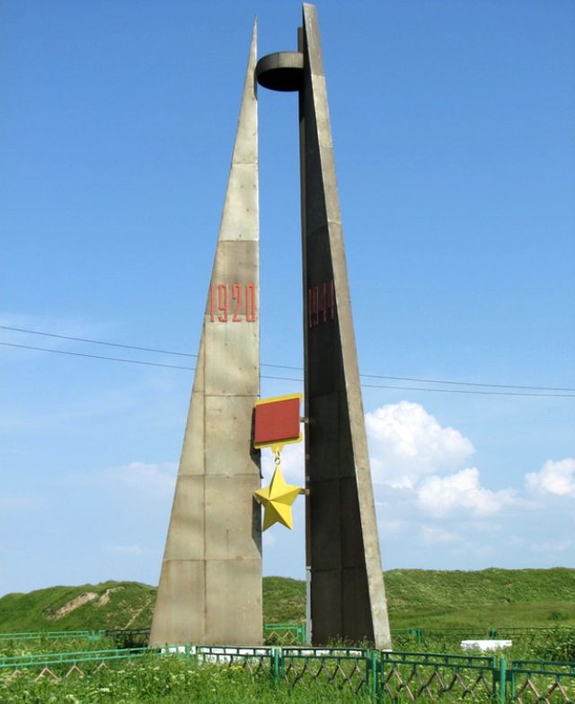 Памятник - Три штурма Прекопа