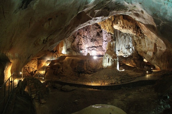 Самый красивый зал пещеры Эмине Баир Хосар – Кечкемет