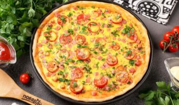 Пицца без сыра с колбасой в духовке