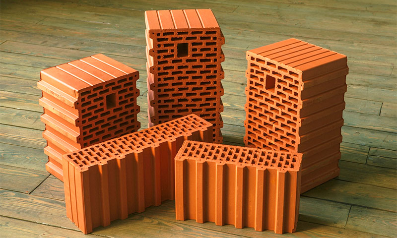 Якими позитивними якостями володіють керамічні поризовані блоки?