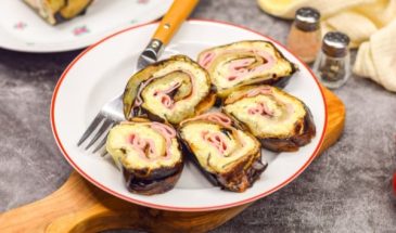 Рулет из баклажан, яиц и ветчины