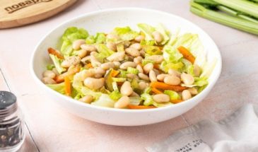 Салат из фасоли, моркови и сельдерея
