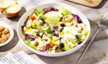 Салат из яблок с кокосом