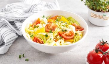Салат из капусты, болгарского перца и помидоров