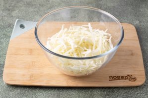 Салат из капусты, дайкона и свеклы