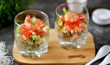 Салат с морепродуктами и красной икрой