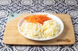 Салат с морковью, сельдереем и изюмом